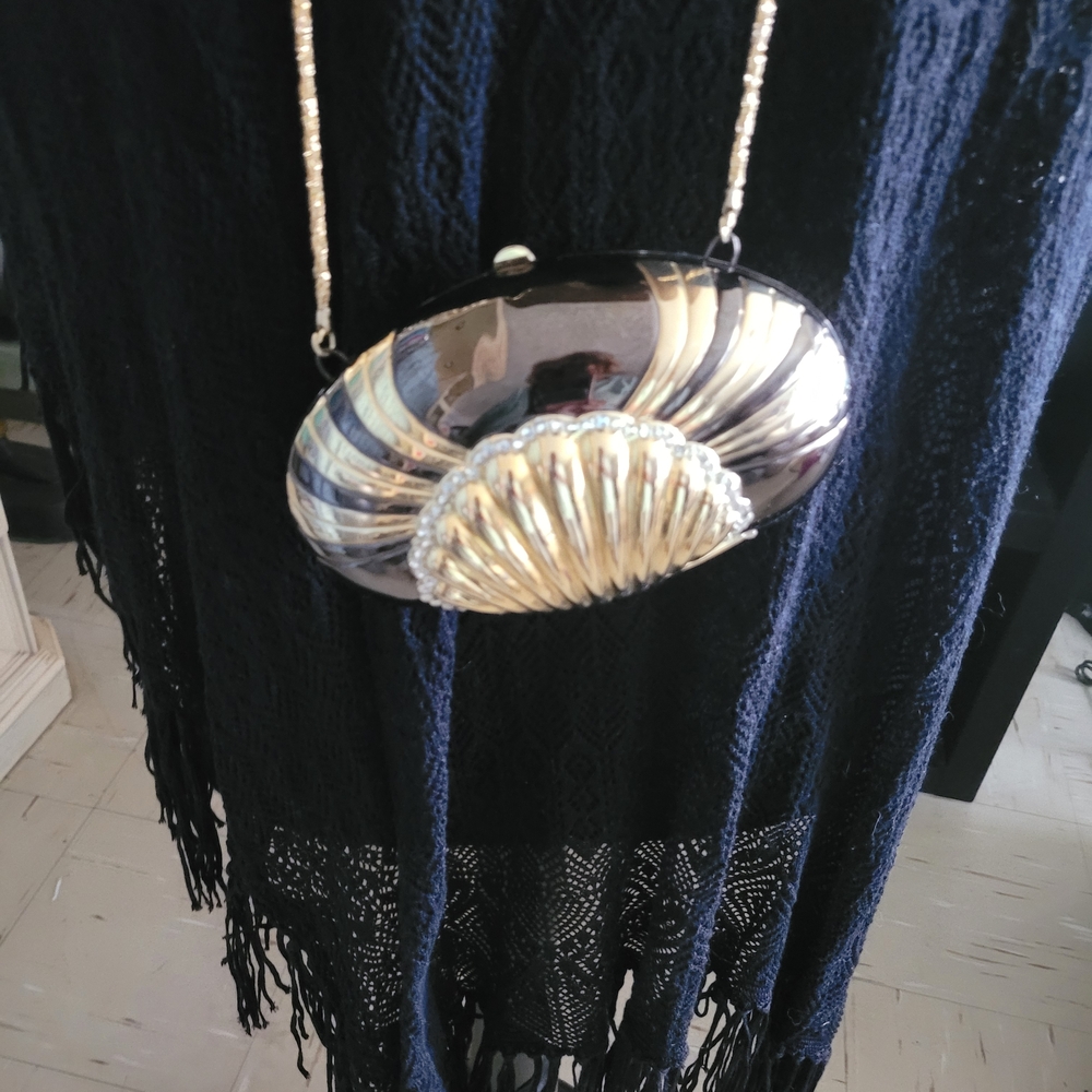 Metallic Shell Clutch Crossbody - Gold